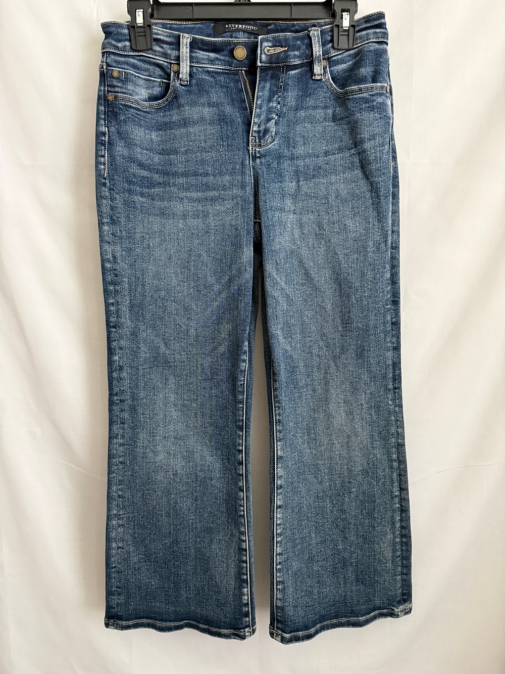 Liverpool Hannah Crop FlareJeans Size 6/28 Bolsa Chica Mid Rise Denim 24” Inseam